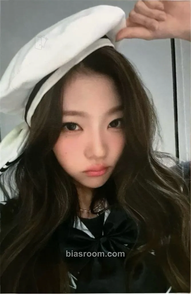 Stella STYLE Photocard - Hearts2Hearts - Hearts2Hearts K-pop photocard