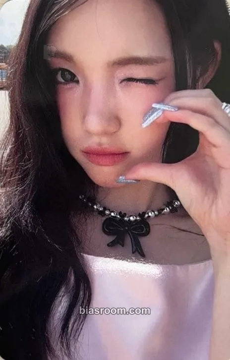 Yuha FOCUS Photocard - Hearts2Hearts - Hearts2Hearts K-pop photocard