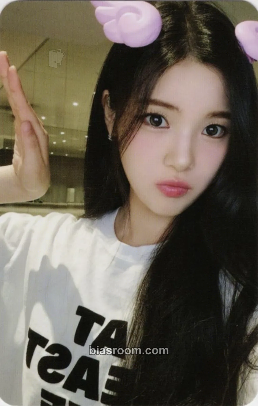 Yuha STYLE Photocard - Hearts2Hearts - Hearts2Hearts K-pop photocard