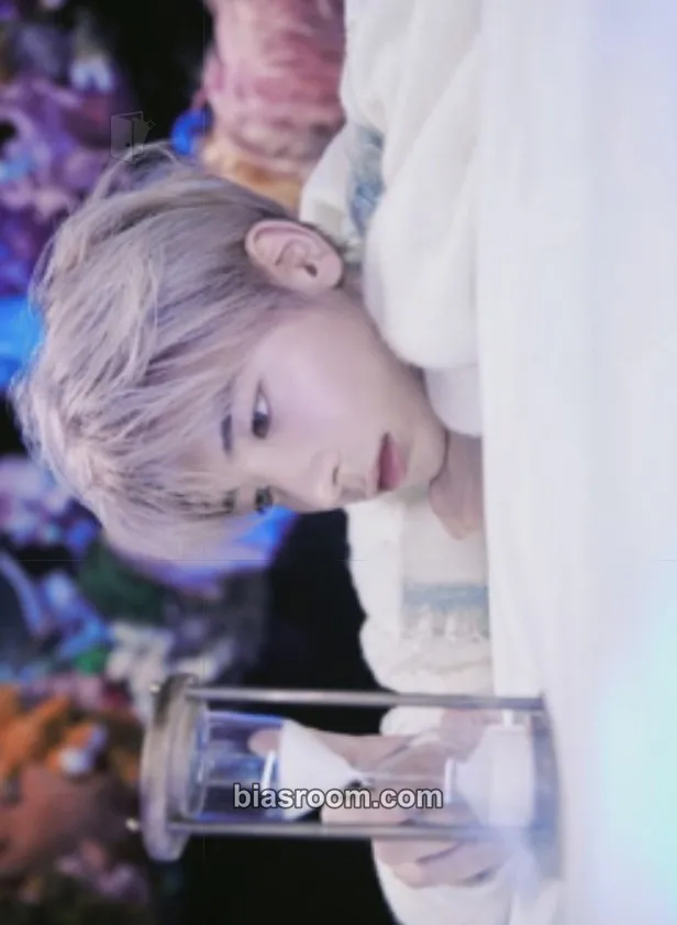 Taehyun The Name Chapter: Temptation Photocard - TOMORROW X TOGETHER - TOMORROW X TOGETHER K-pop photocard