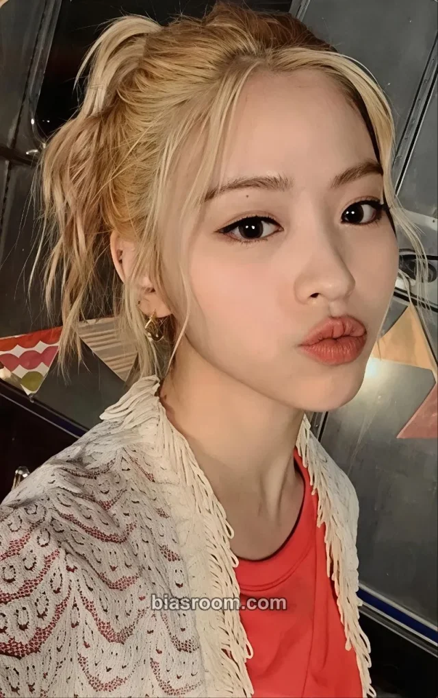 ITZY - Ryujin - 2022: Best Friends Forever Season's Greetings Other purchase benefit