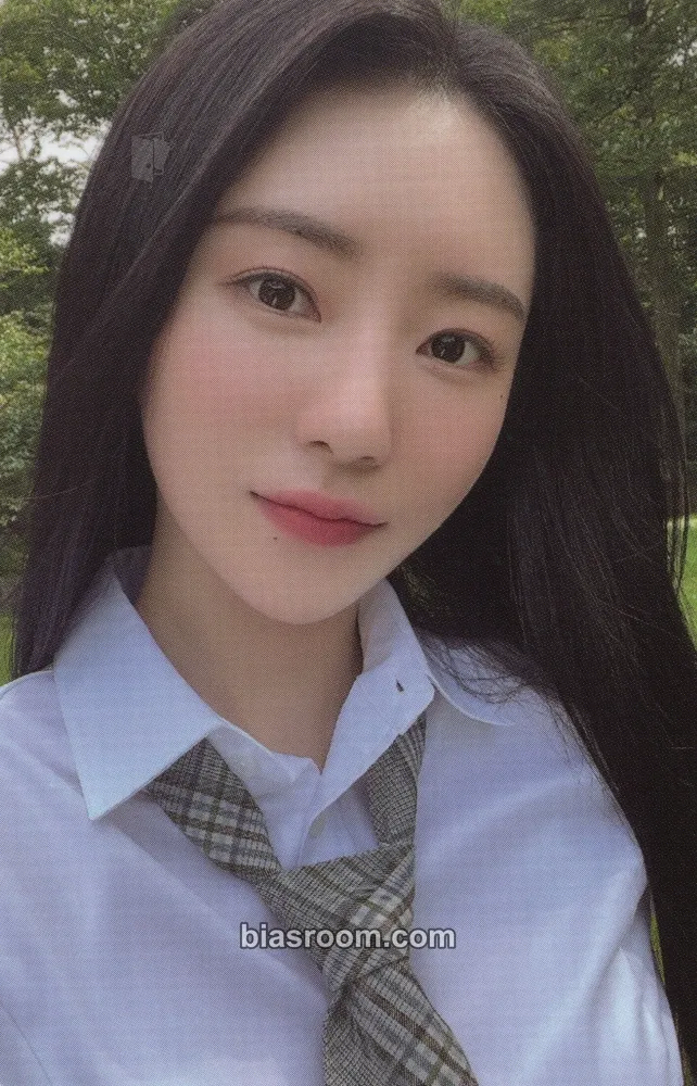 SuA 2024 Season's Greetings Photocard - Dreamcatcher - Dreamcatcher K-pop photocard