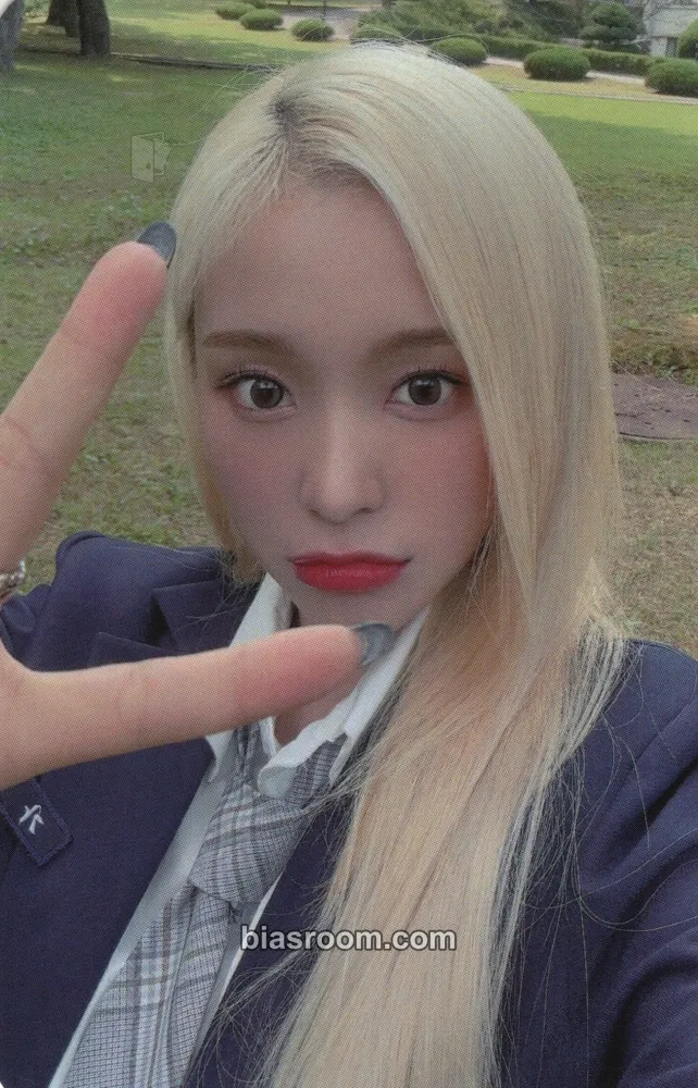 Gahyun 2024 Season's Greetings Photocard - Dreamcatcher - Dreamcatcher K-pop photocard