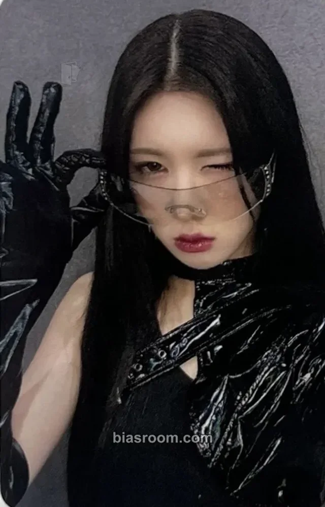 W!TCHX - Lucia - Run Baby Run Album album photocard