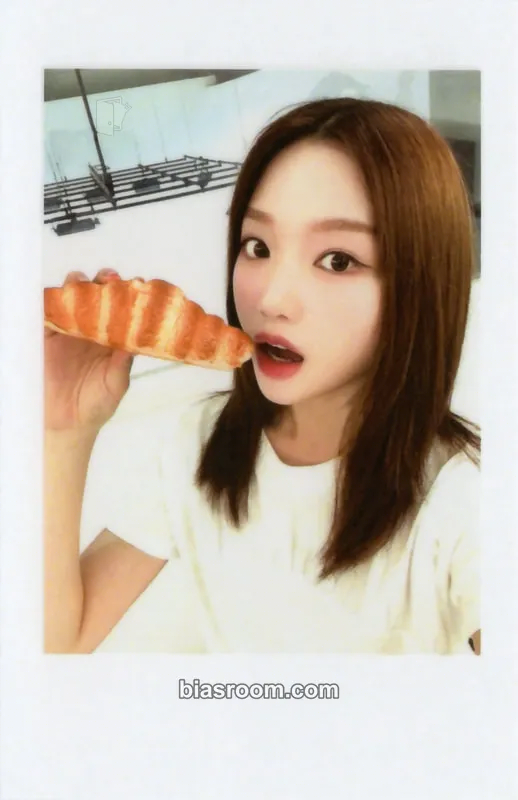 Go Won Official Lightstick Photocard - Loossemble - Loossemble K-pop photocard