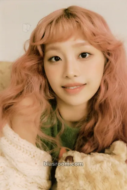 Chuu Chuu 2024 Season's Greetings Photocard - Chuu K-pop photocard