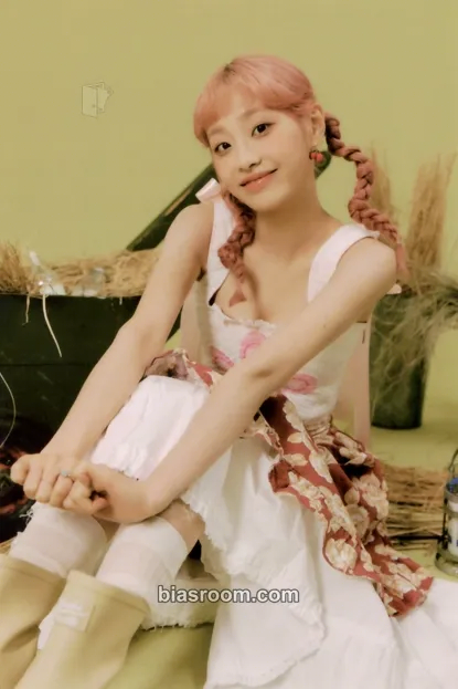 Chuu Chuu 2024 Season's Greetings Photocard - Chuu K-pop photocard
