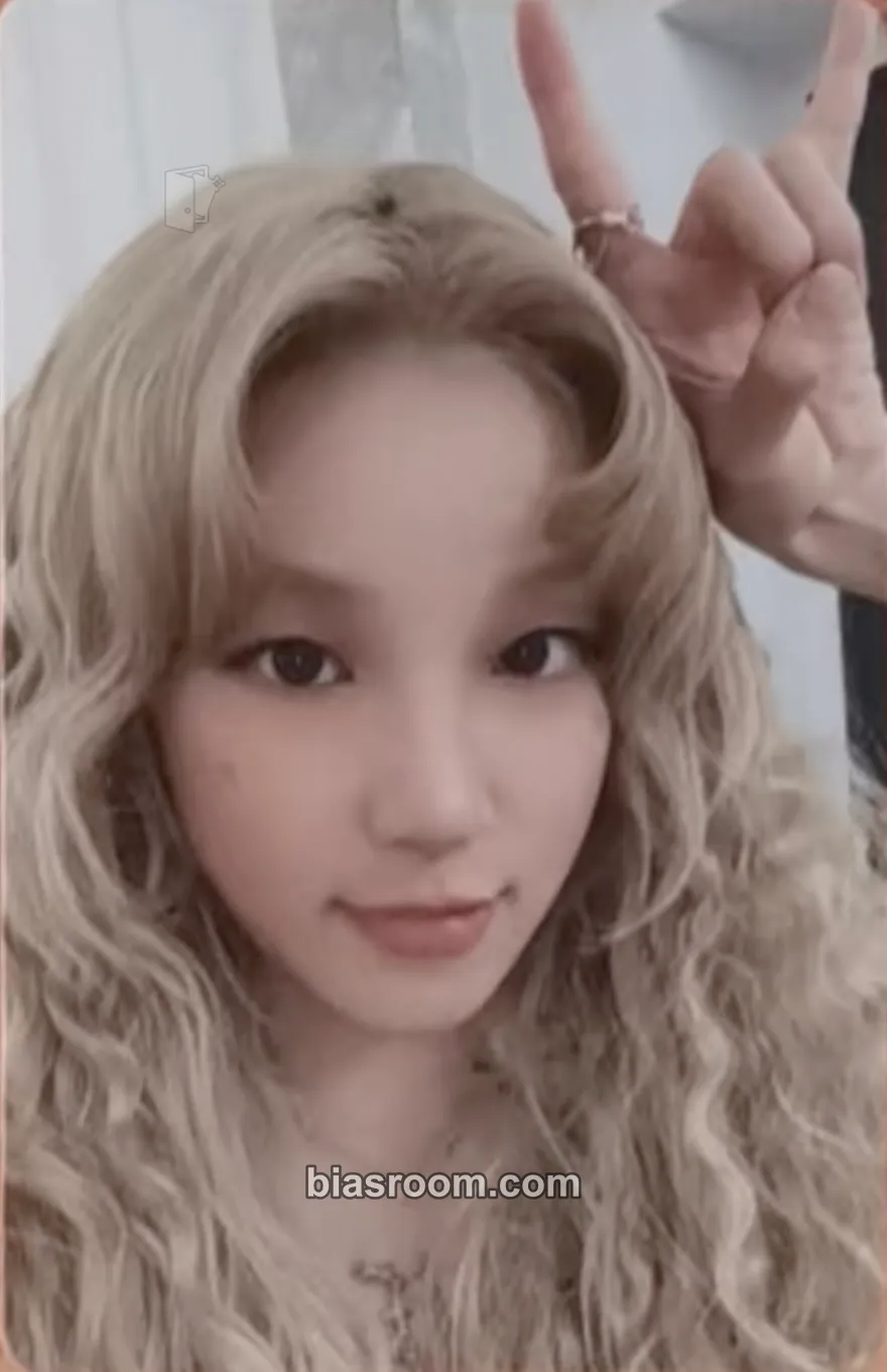 Yuqi We are Photocard - i-dle - i-dle K-pop photocard