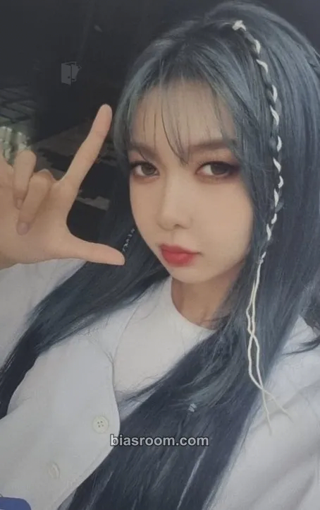 Dami 2024 Season's Greetings Photocard - Dreamcatcher - Dreamcatcher K-pop photocard