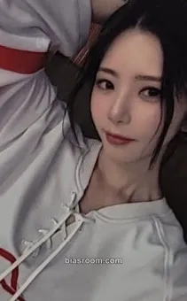 JiU 2024 Season's Greetings Photocard - Dreamcatcher - Dreamcatcher K-pop photocard