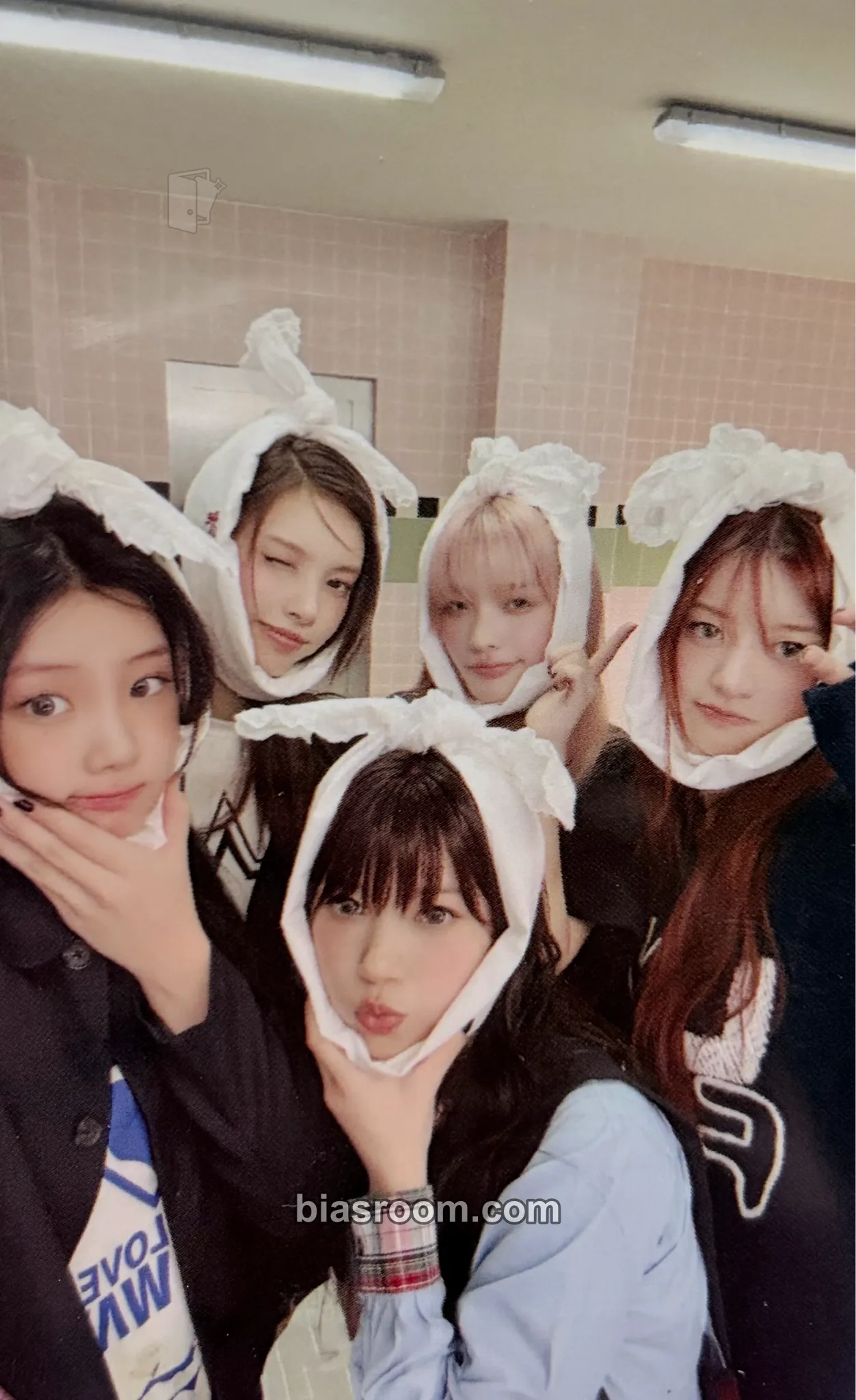 2025 Weverse Con Festival Photocard - ILLIT - ILLIT K-pop photocard