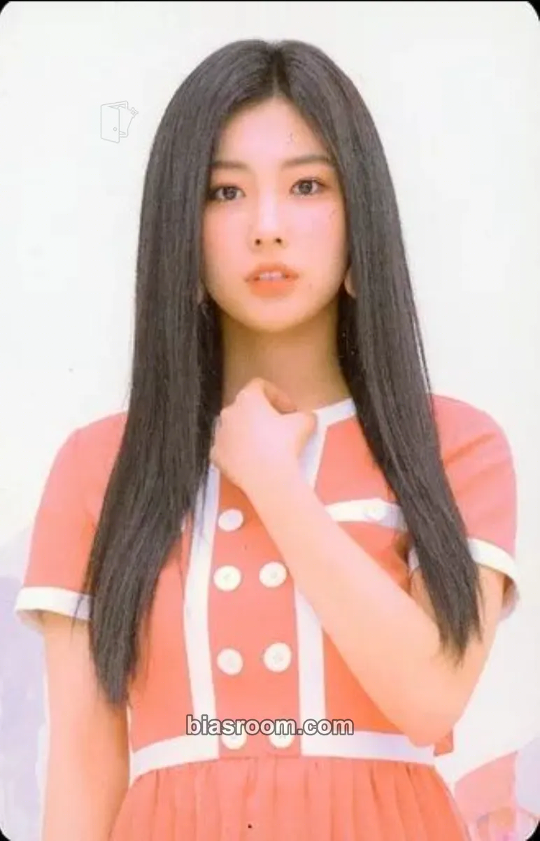 Hyewon HEART*IZ POP-UP STORE Photocard - IZ*ONE - IZ*ONE K-pop photocard