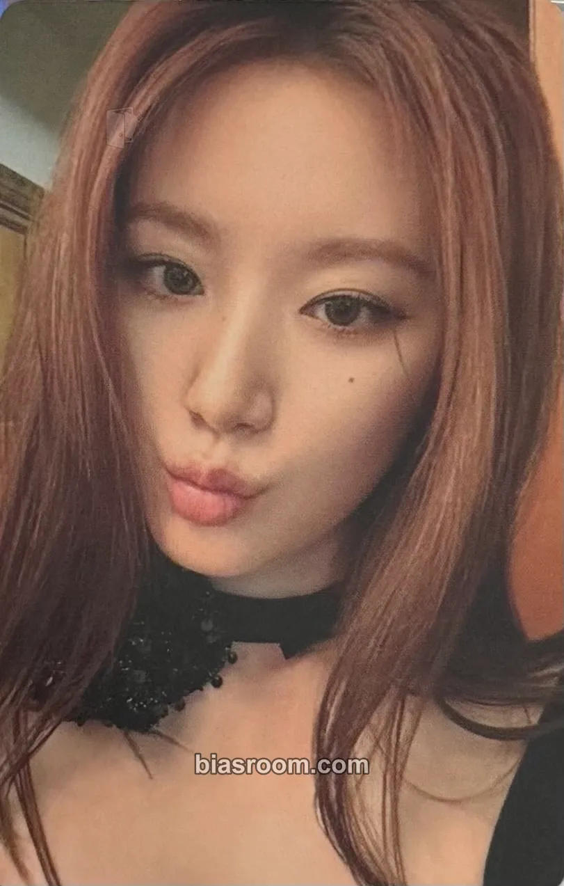 Shuhua Shuhua x Waves Magazine Photocard - i-dle - i-dle K-pop photocard