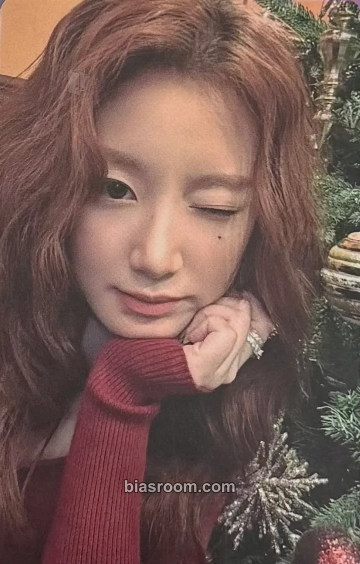 Shuhua Shuhua x Waves Magazine Photocard - i-dle - i-dle K-pop photocard