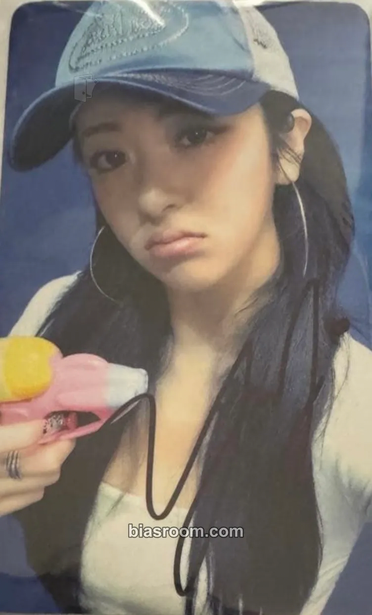 Huh Yunjin CRAZY Photocard - LE SSERAFIM - LE SSERAFIM K-pop photocard
