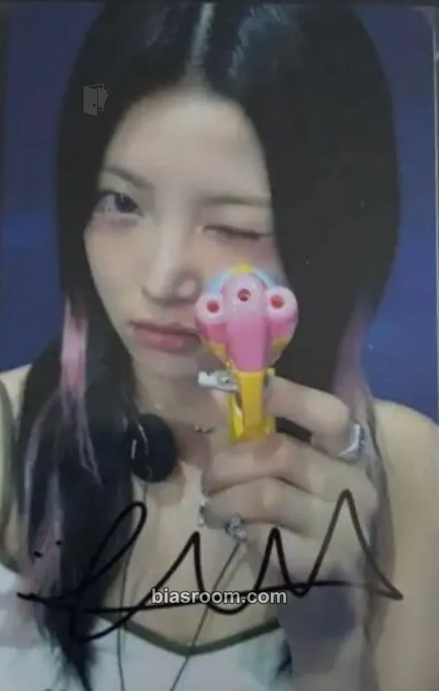 Hong Eunchae CRAZY Photocard - LE SSERAFIM - LE SSERAFIM K-pop photocard