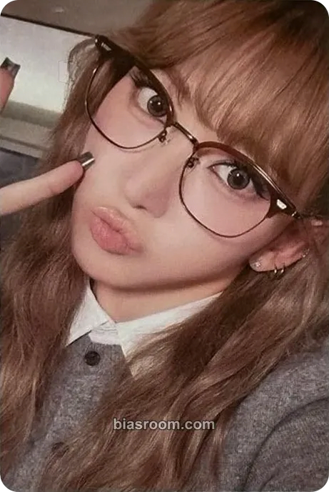 Sakura CRAZY (Japanese Ver.) Photocard - LE SSERAFIM - LE SSERAFIM K-pop photocard