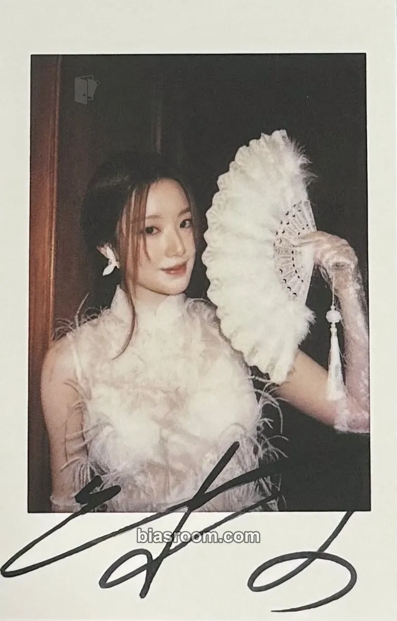 Shuhua Shuhua x Waves Magazine Photocard - i-dle - i-dle K-pop photocard