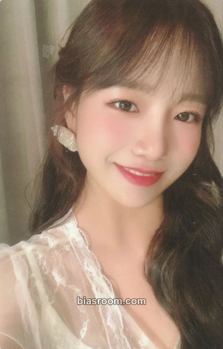 Jo Yuri ONEIRIC THEATER - KIT Version Photocard - IZ*ONE - IZ*ONE K-pop photocard