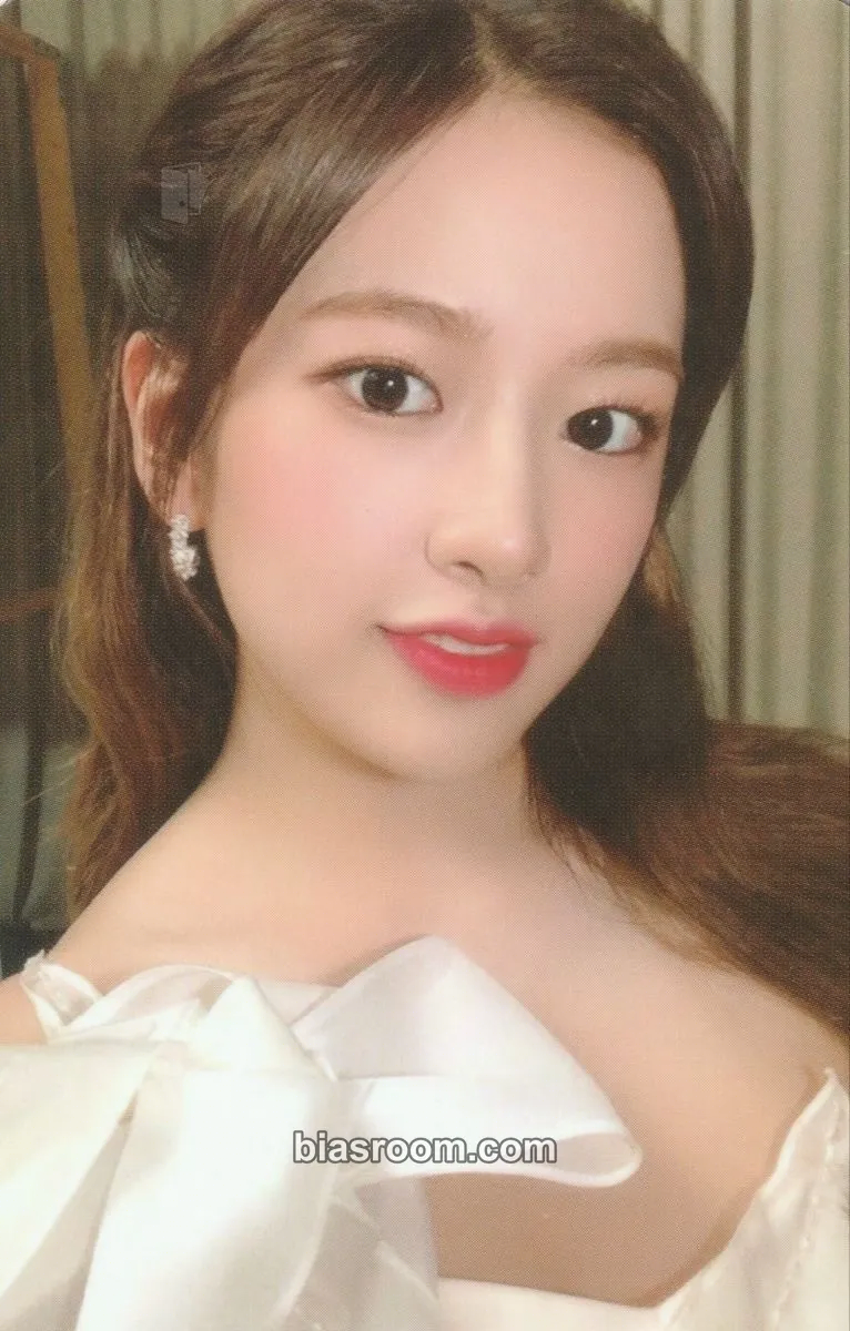 Yujin ONEIRIC THEATER - KIT Version Photocard - IZ*ONE - IZ*ONE K-pop photocard