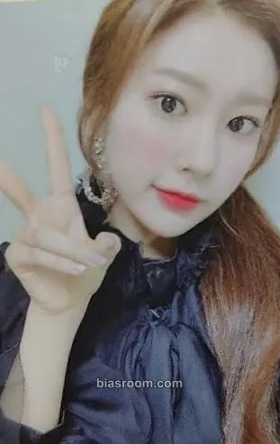 Hyewon ISAC 2018 Photocard - IZ*ONE - IZ*ONE K-pop photocard