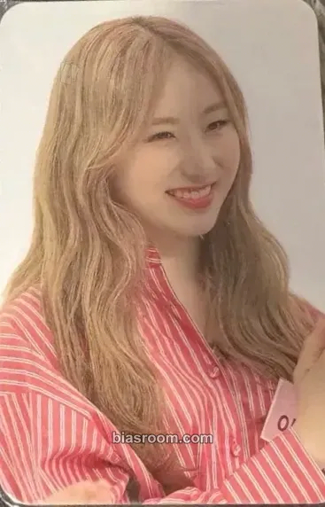 Lee Chaeyeon COLOR*IZ Photocard - IZ*ONE - IZ*ONE K-pop photocard