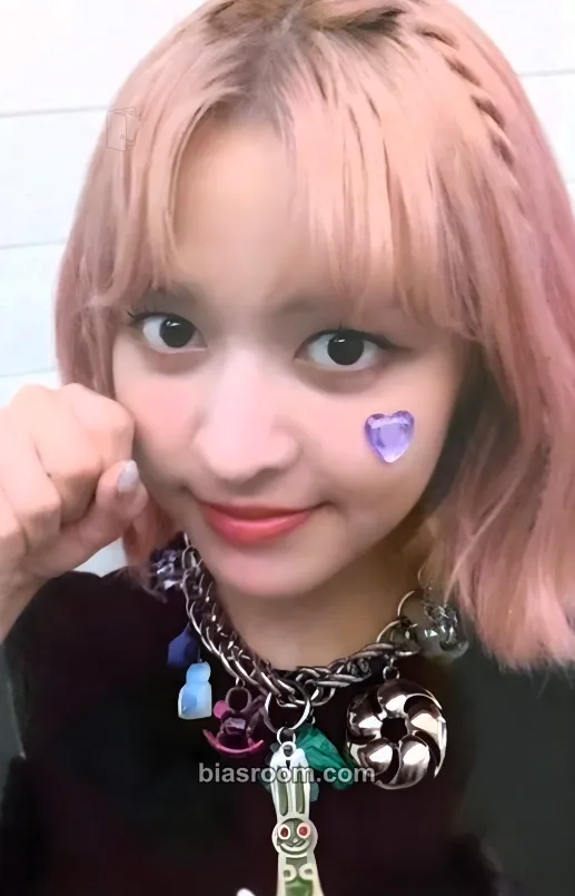 Lily ENTWURF Photocard - NMIXX - NMIXX K-pop photocard