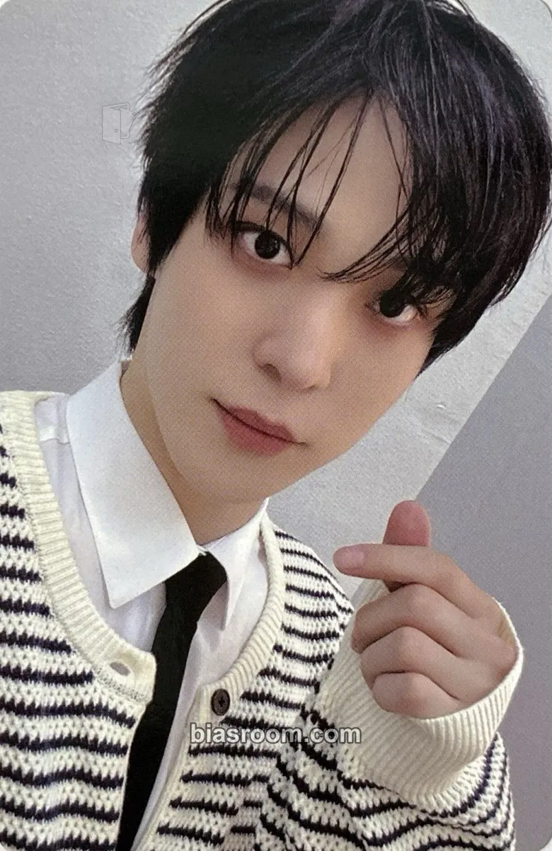 Yunho GOLDEN HOUR : Part.3 Photocard - ATEEZ - ATEEZ K-pop photocard