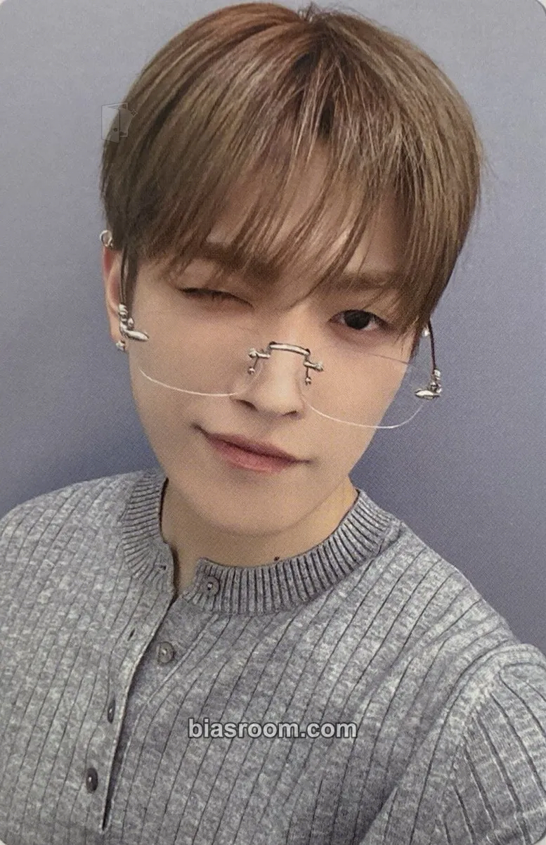 Hongjoong GOLDEN HOUR : Part.3 Photocard - ATEEZ - ATEEZ K-pop photocard