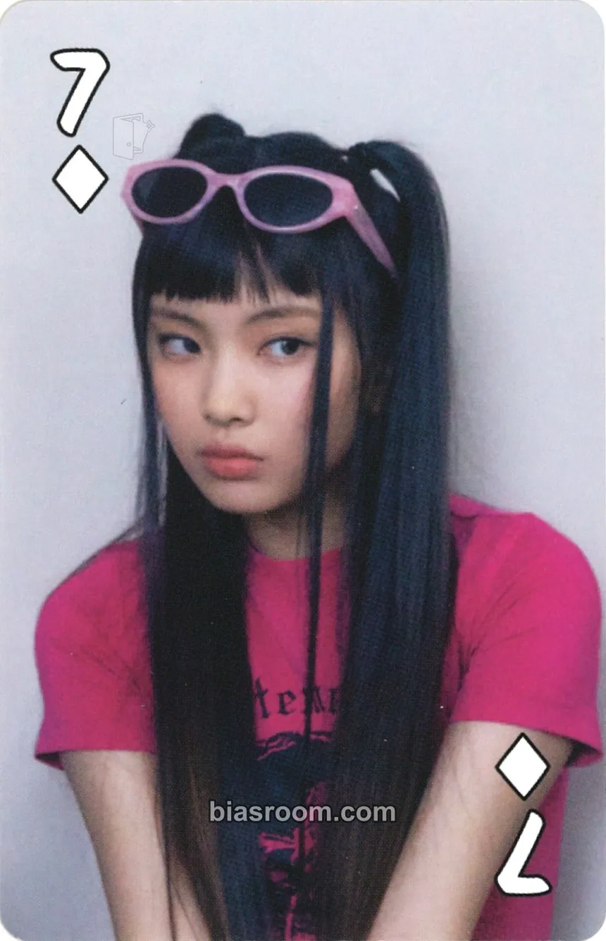 Hyein Welcome to ROOM 722 (2023 Season's Greetings) Photocard - NewJeans - NewJeans K-pop photocard