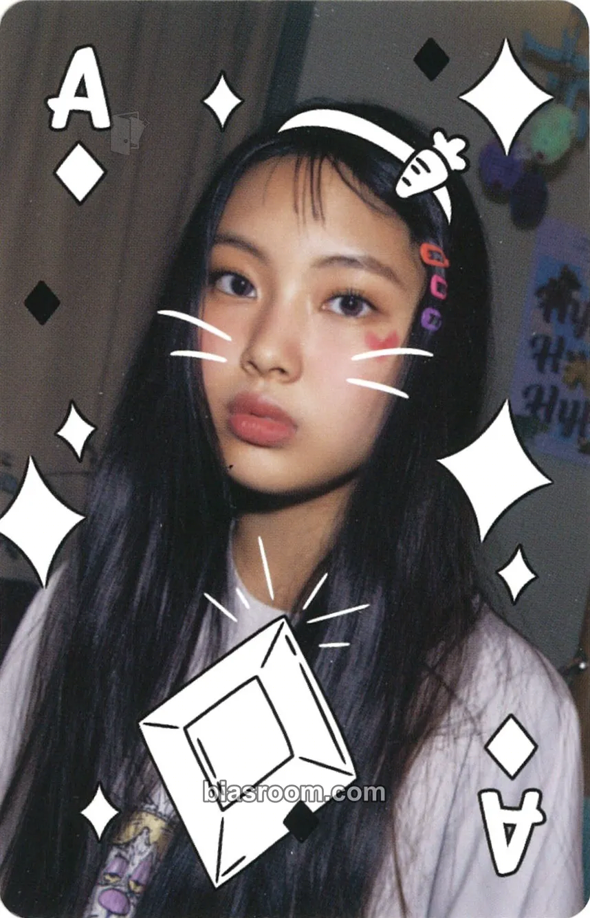 Hyein Welcome to ROOM 722 (2023 Season's Greetings) Photocard - NewJeans - NewJeans K-pop photocard