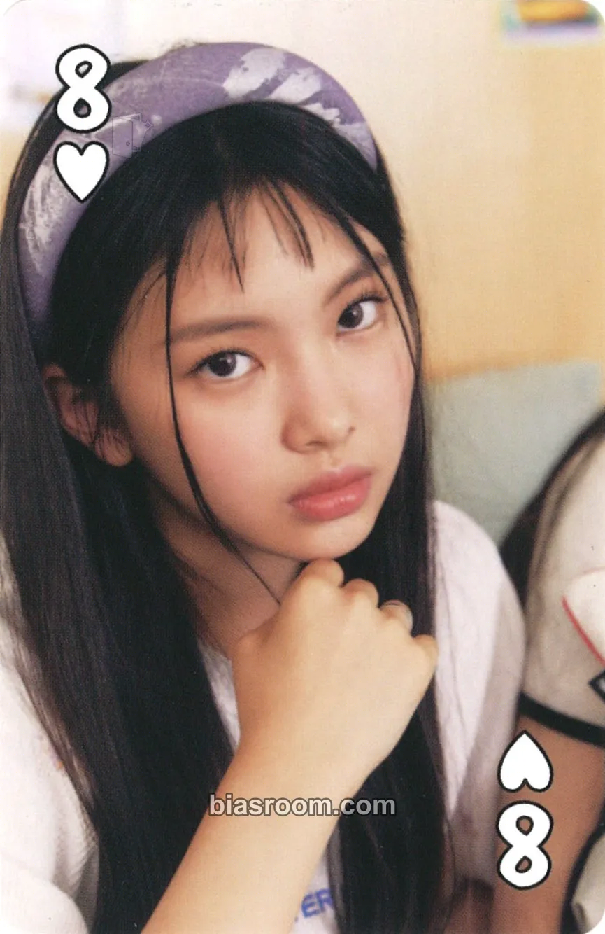 Hyein Welcome to ROOM 722 (2023 Season's Greetings) Photocard - NewJeans - NewJeans K-pop photocard