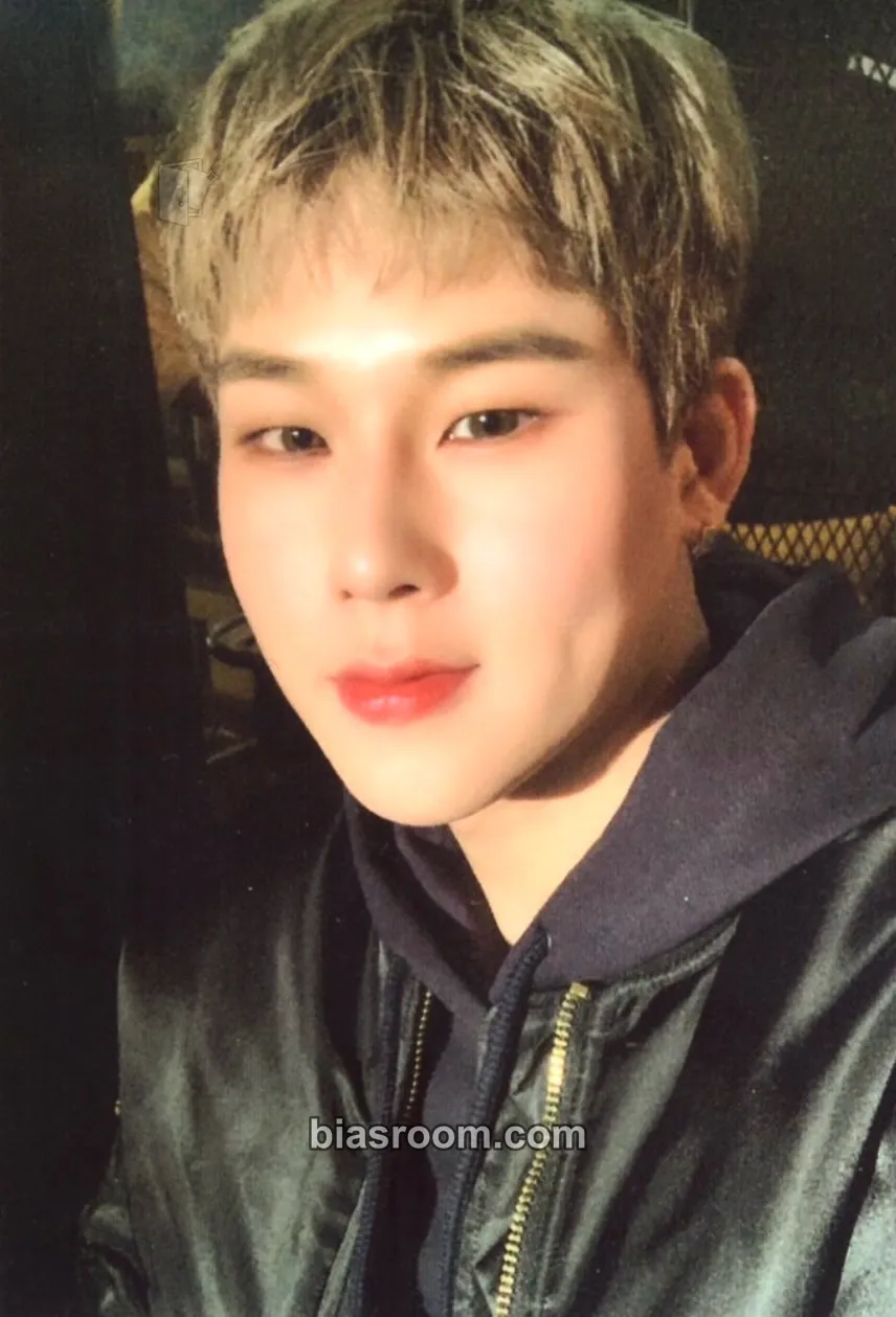 Joohoney Fantasia X Photocard - MONSTA X - MONSTA X K-pop photocard