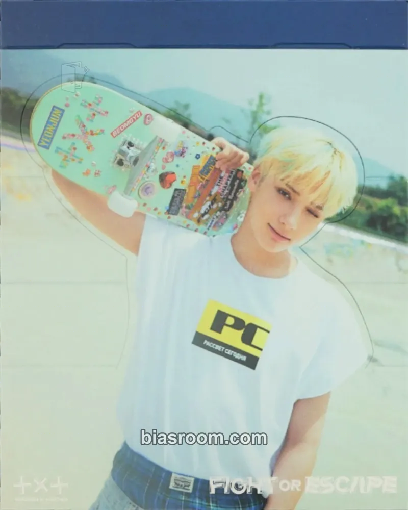 Huening Kai The Chaos Chapter: Fight or Escape Photocard - TOMORROW X TOGETHER - TOMORROW X TOGETHER K-pop photocard