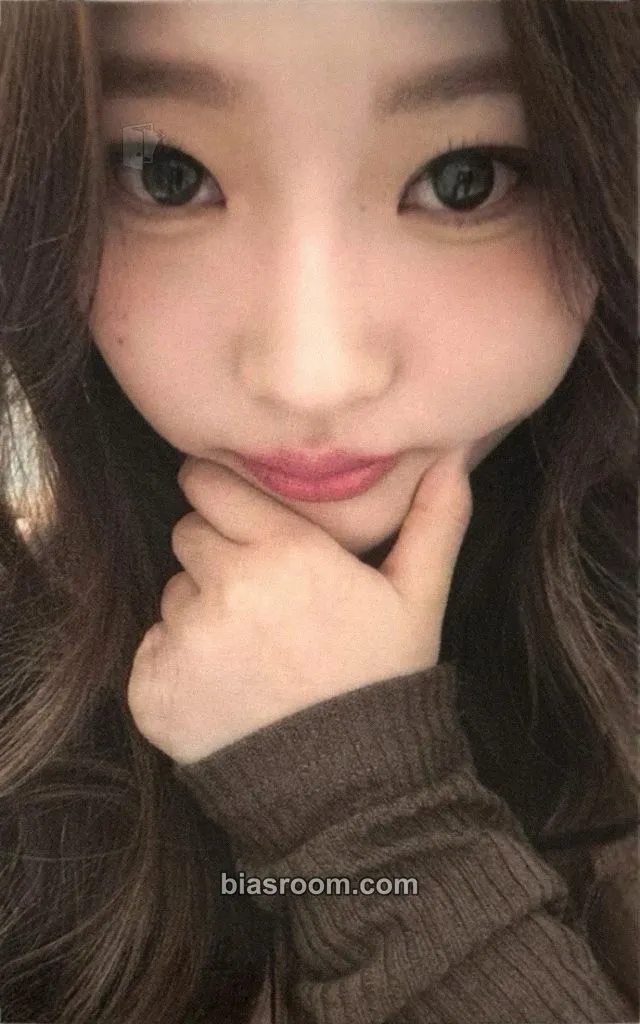 Stella The Chase Photocard - Hearts2Hearts - Hearts2Hearts K-pop photocard
