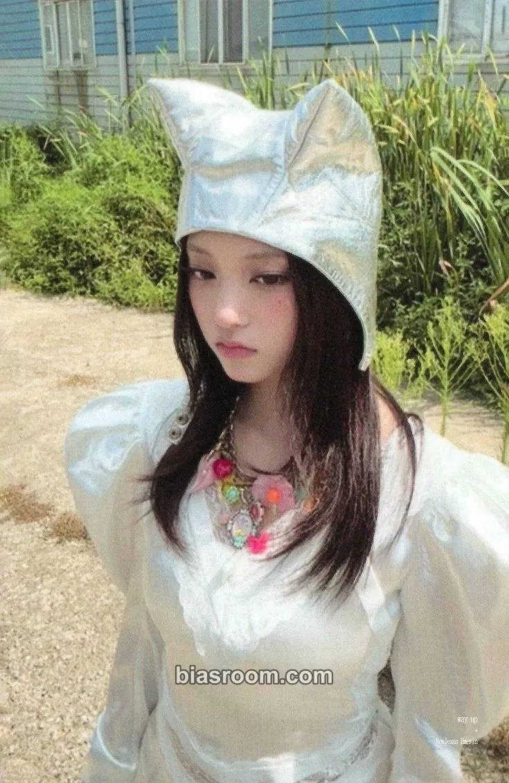 Haerin The Fairy Association (2025 Season's Greetings) Photocard - NewJeans - NewJeans K-pop photocard