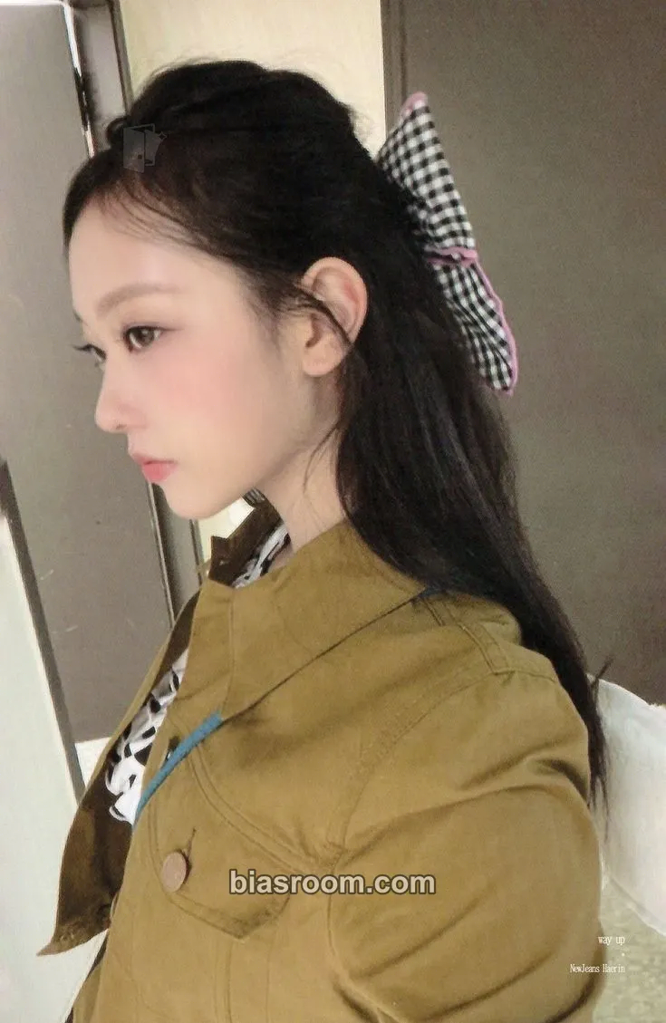 Haerin The Fairy Association (2025 Season's Greetings) Photocard - NewJeans - NewJeans K-pop photocard