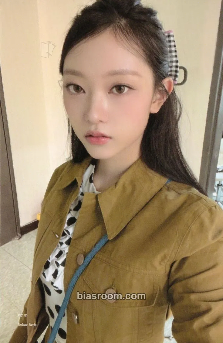 Haerin The Fairy Association (2025 Season's Greetings) Photocard - NewJeans - NewJeans K-pop photocard