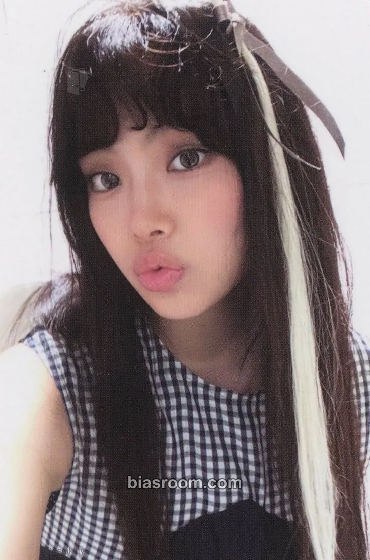Hyein The Fairy Association (2025 Season's Greetings) Photocard - NewJeans - NewJeans K-pop photocard