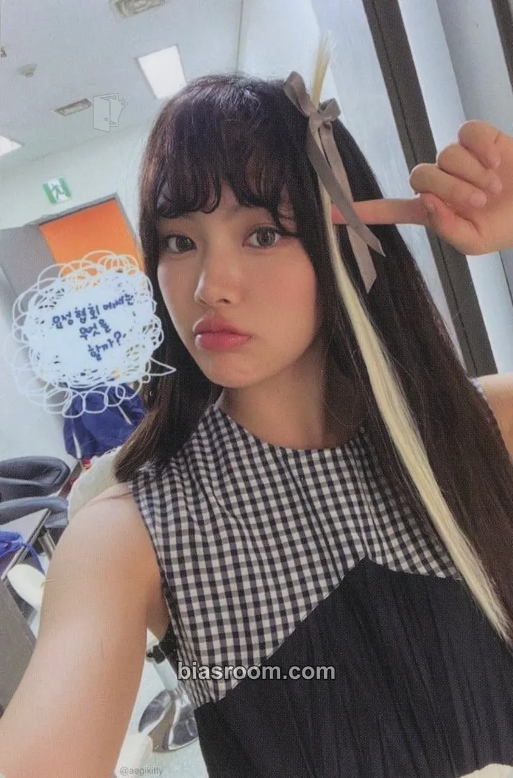 Hyein The Fairy Association (2025 Season's Greetings) Photocard - NewJeans - NewJeans K-pop photocard