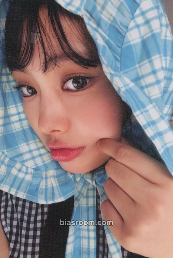 Hyein The Fairy Association (2025 Season's Greetings) Photocard - NewJeans - NewJeans K-pop photocard