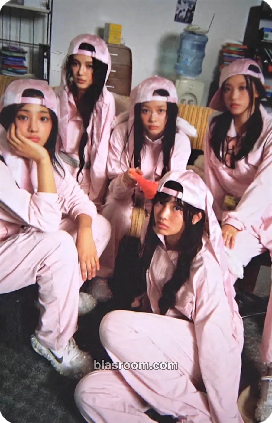 The Fairy Association (2025 Season's Greetings) Photocard - NewJeans - NewJeans K-pop photocard