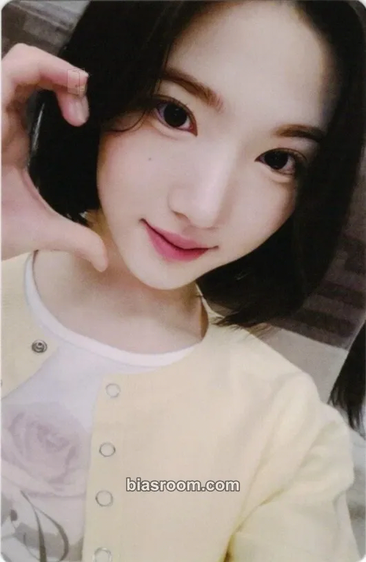 Jiwoo The Chase Photocard - Hearts2Hearts - Hearts2Hearts K-pop photocard