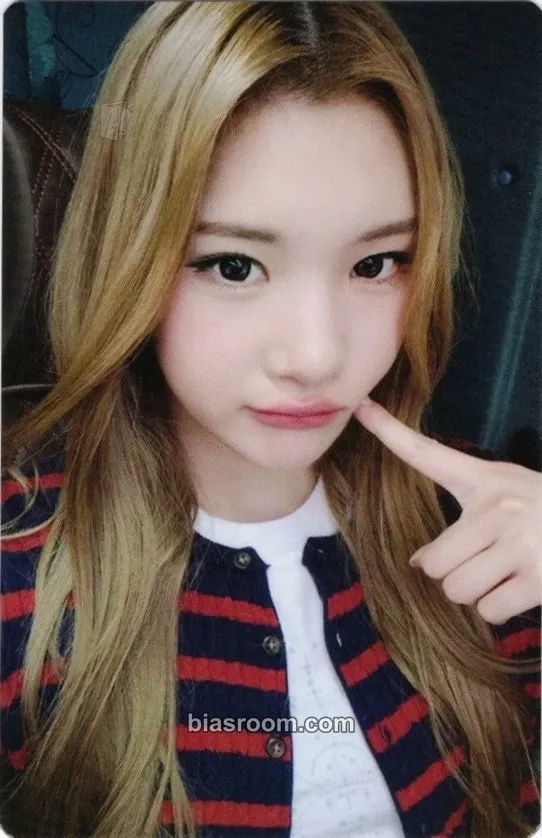 Juun The Chase Photocard - Hearts2Hearts - Hearts2Hearts K-pop photocard