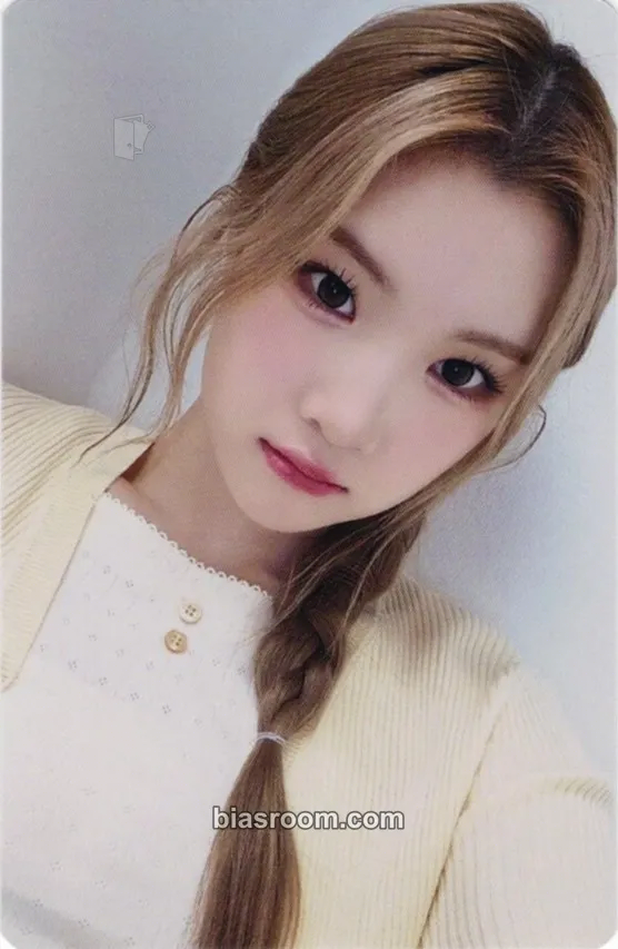Juun The Chase Photocard - Hearts2Hearts - Hearts2Hearts K-pop photocard