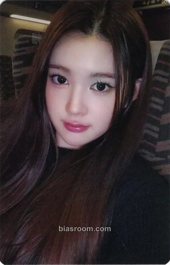 A-na The Chase Photocard - Hearts2Hearts - Hearts2Hearts K-pop photocard