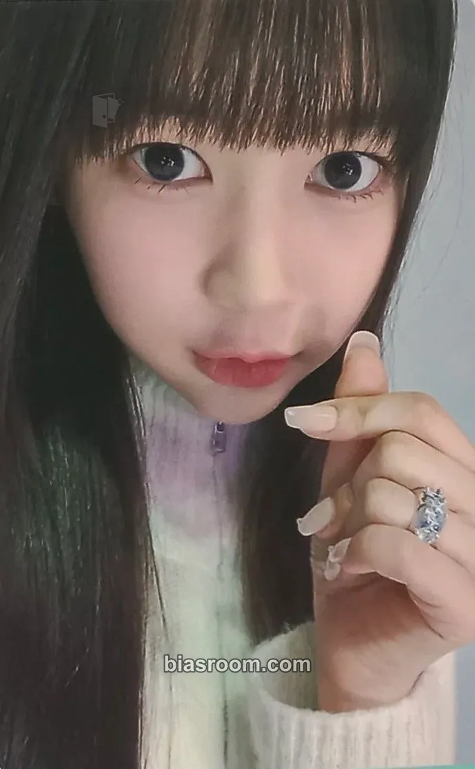 Ye-on The Chase Photocard - Hearts2Hearts - Hearts2Hearts K-pop photocard