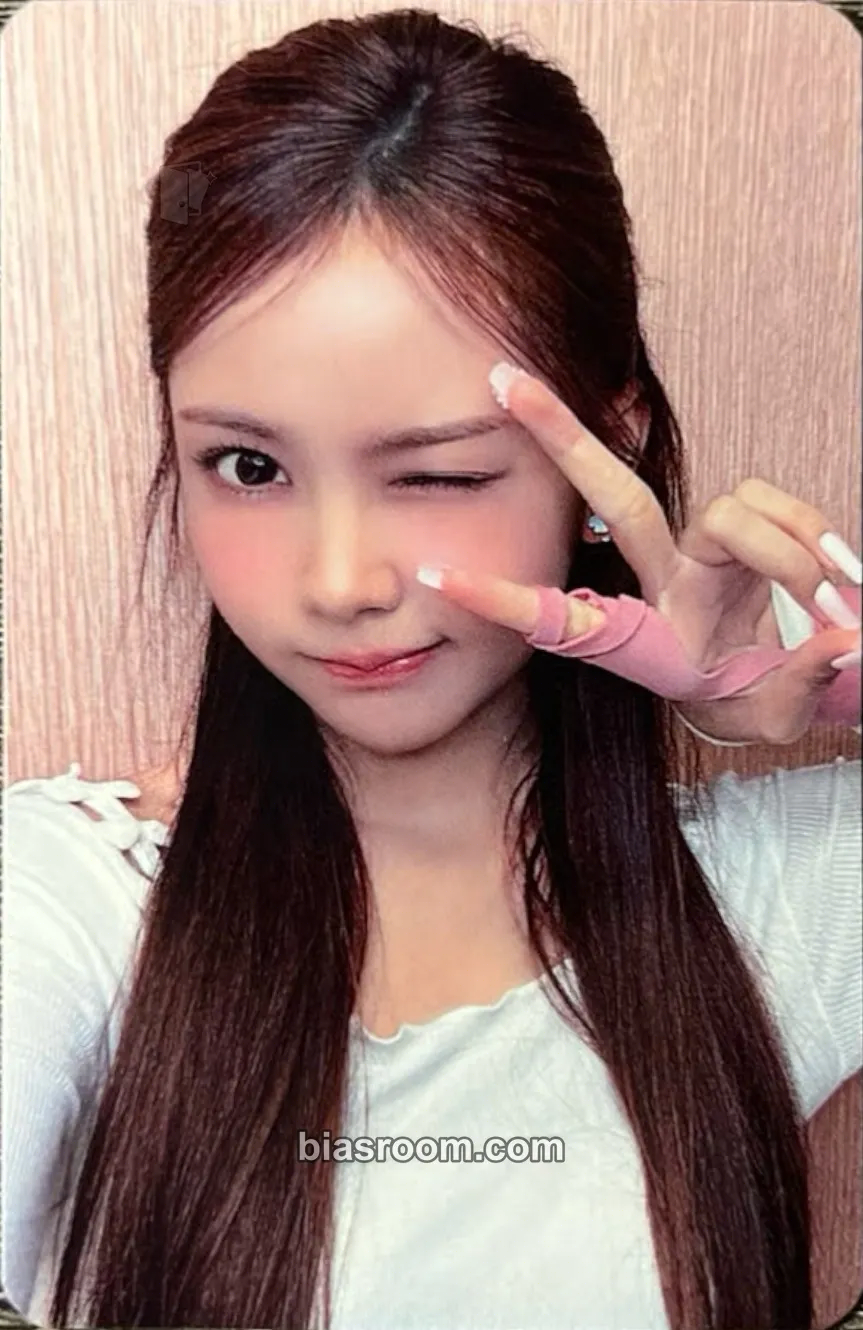 Carmen FOCUS Photocard - Hearts2Hearts - Hearts2Hearts K-pop photocard