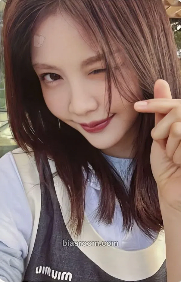 Carmen The Chase Photocard - Hearts2Hearts - Hearts2Hearts K-pop photocard