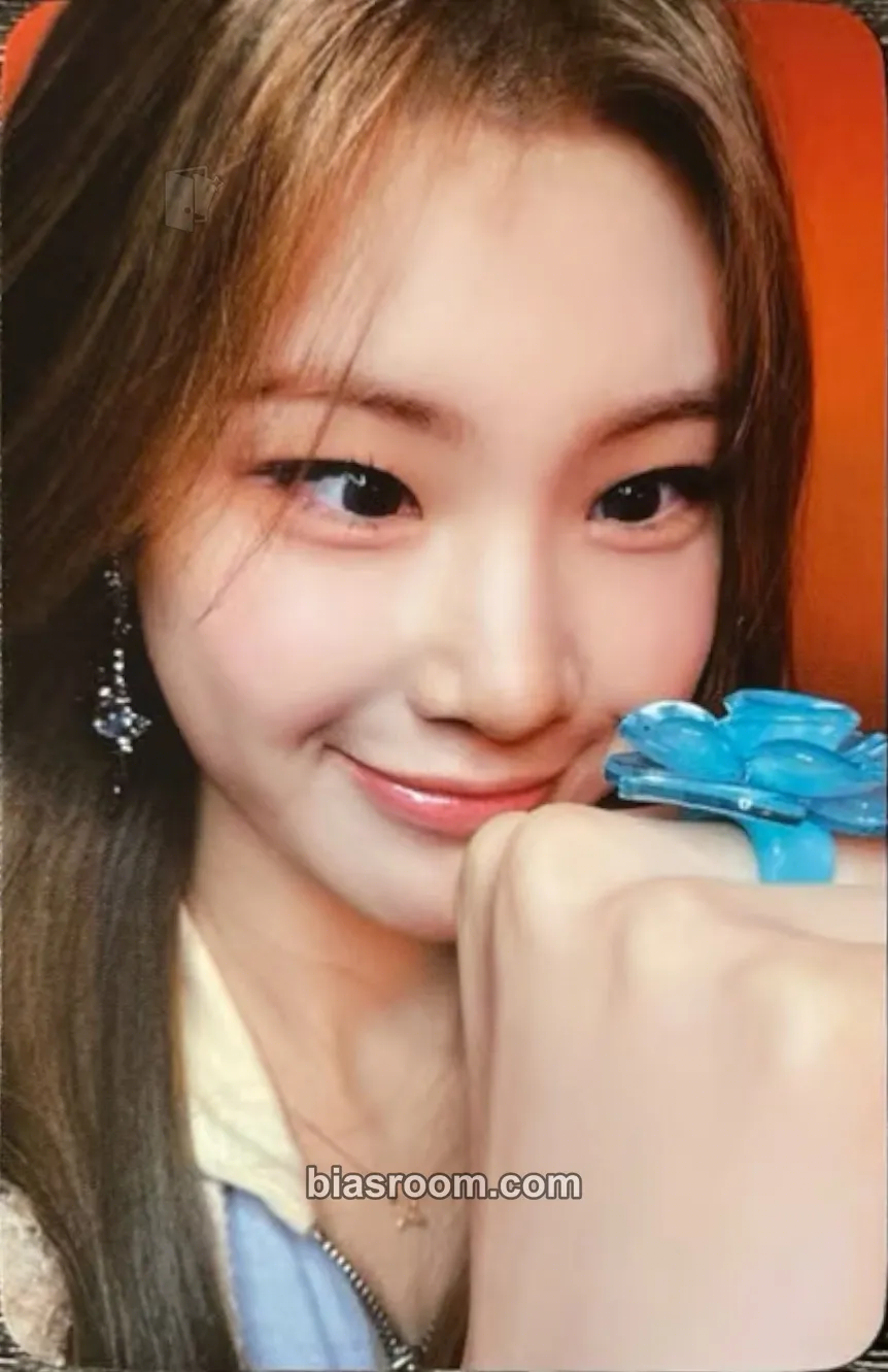 Juun The Chase Photocard - Hearts2Hearts - Hearts2Hearts K-pop photocard
